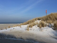Strandaufgang im Winter auf Juist