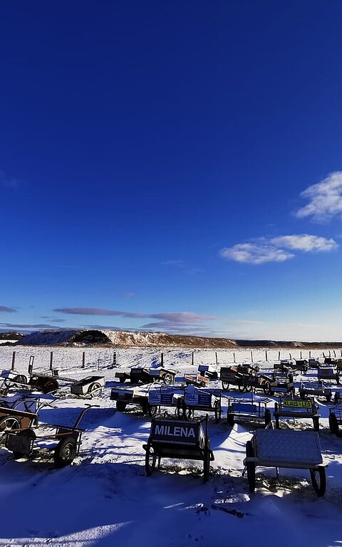 Weihnachten auf Juist - Handkarren am Hafen im Schnee