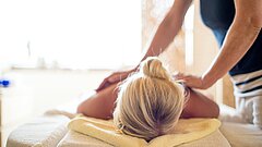 Frau bei einem Wellnessangebot auf Juist