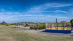 Aussicht auf Minigolf, Trampolin und Spielplatz am Hafen auf Juist