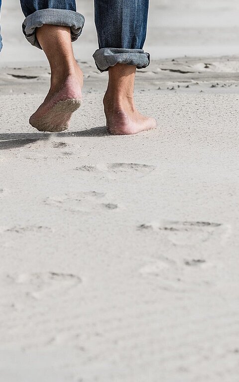 Spazieren gehen am Juister Strand, nur Fußabdrücke hinterlassen, keinen Müll