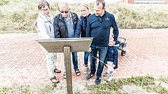 Gruppe auf einem Thalassoweg auf Juist