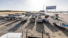 Anreise nach Juist mit Gepäck mit Handkarren am Hafen