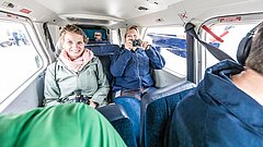 Anreise nach Juist mit dem Flugzueg übers Wattenmeer, Ausnahme der Passagiere beim Fliegen