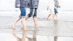 Nordseeurlaub auf Juist - Strandspaziergang barfuß auf Juist